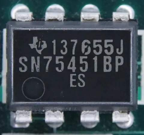 9136